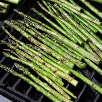grilled asparagus on a grill.
