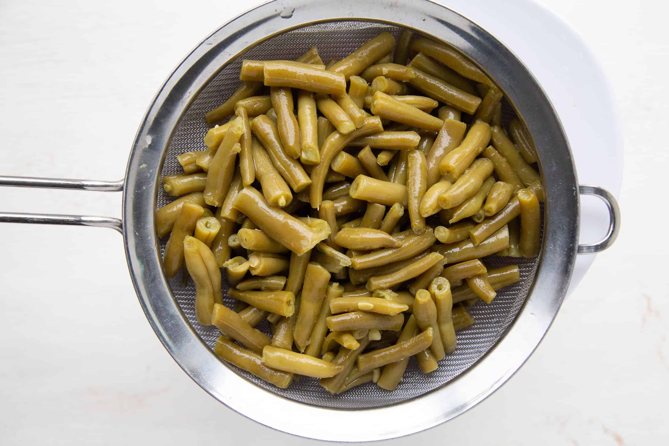 green beans in a colander.