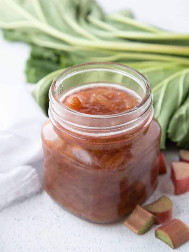 How to Make Easy Rhubarb Sauce