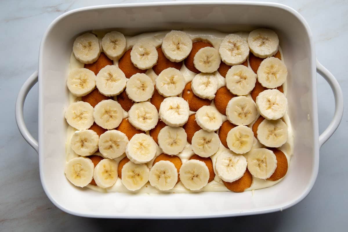 pudding, Nilla wafers, and bananas in a baking dish.
