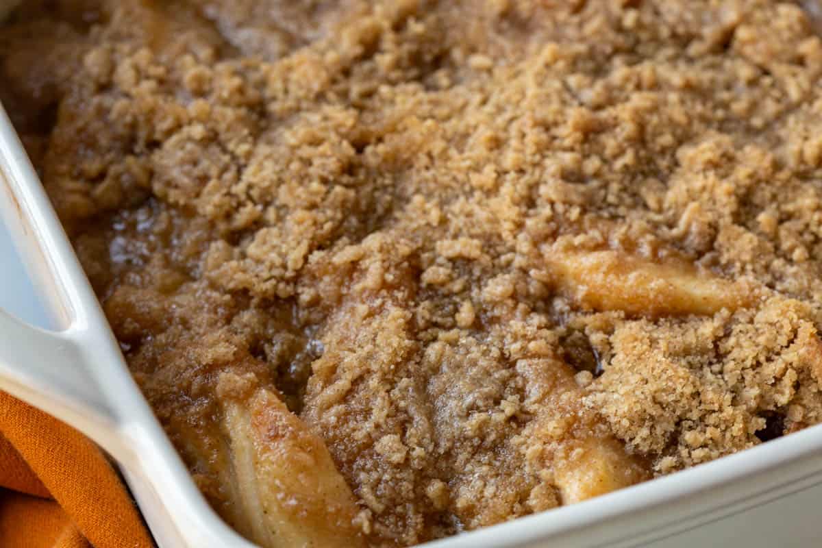 pears topped with cinnamon streusel in a baking dish. 
